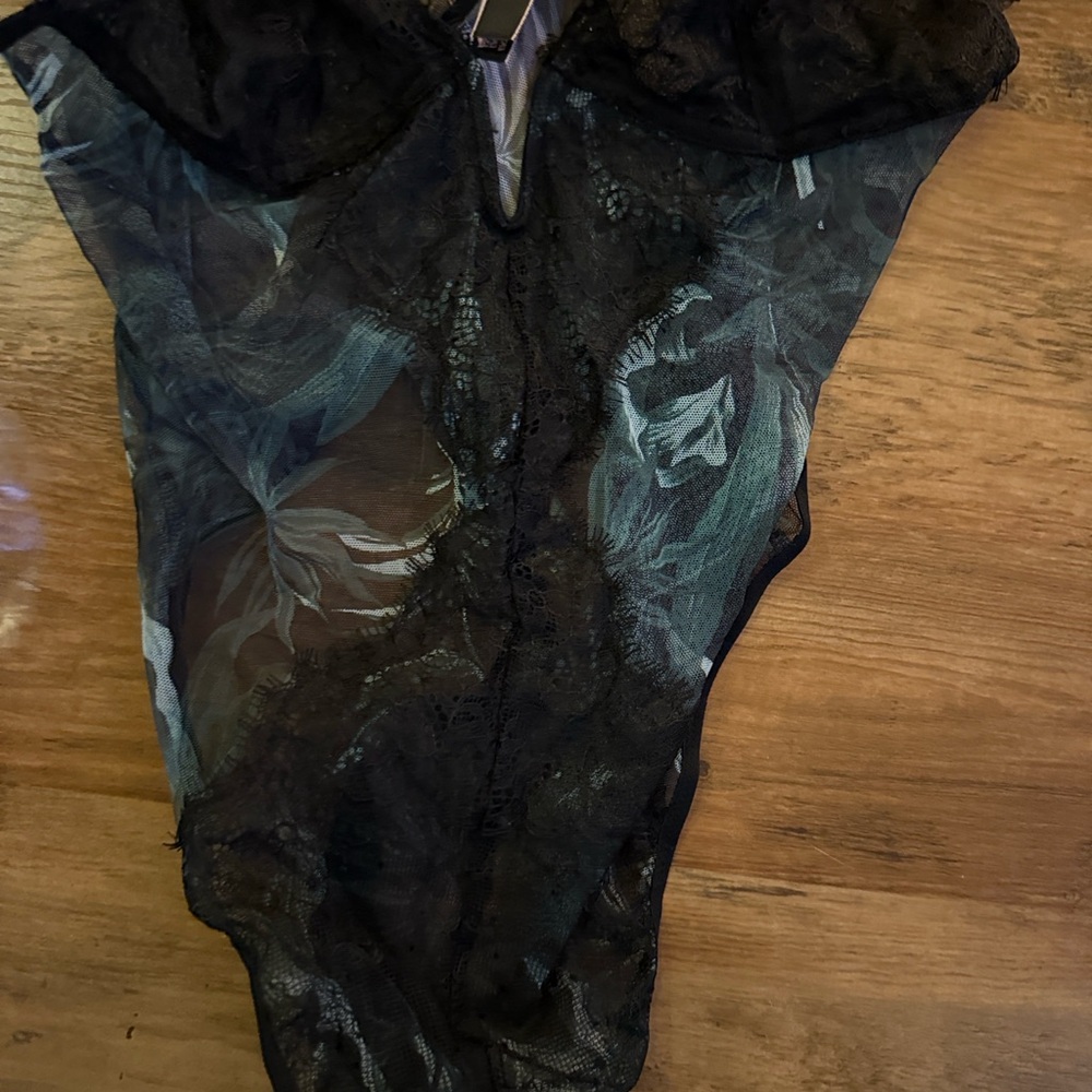 Victoria's Secret Very Sexy Shine Black Green Lace Bodysuit M New - Picture 7 of 12